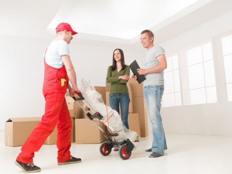 Removal van support for moves around South Kensington